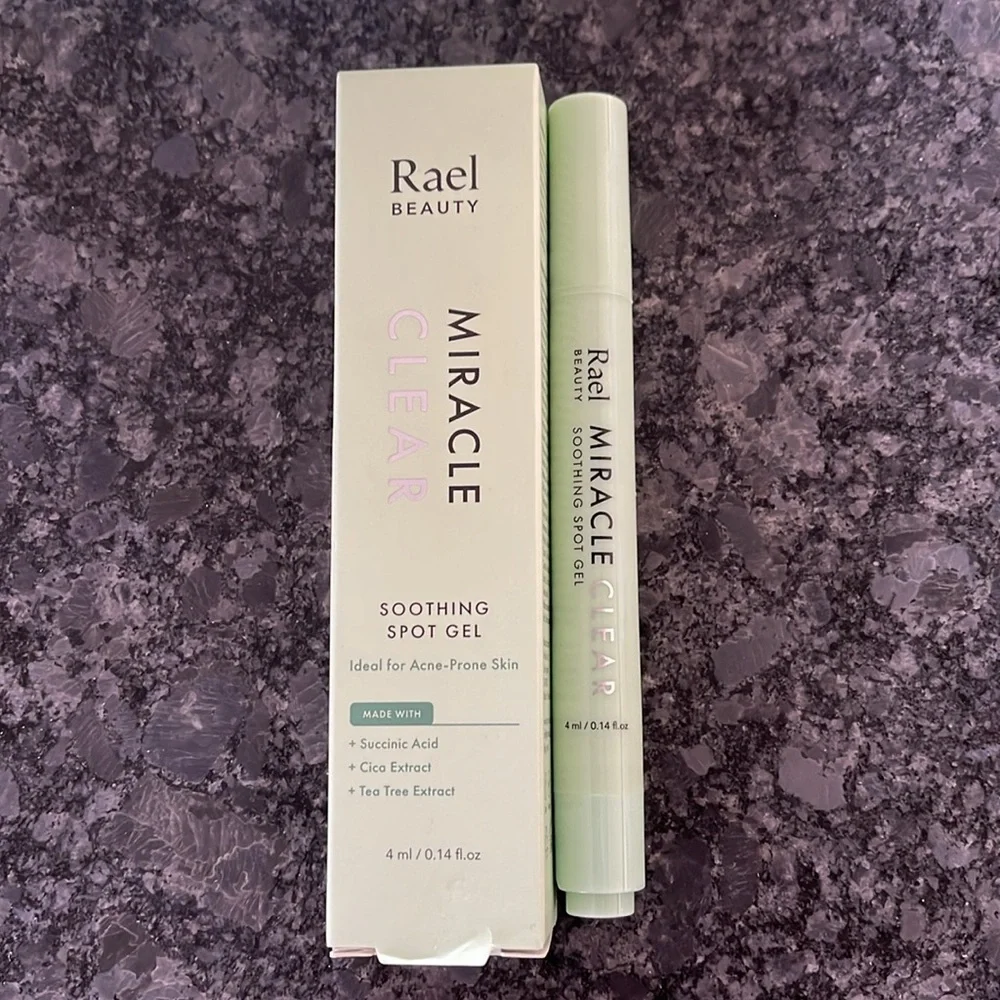 Rael Beauty Miracle Clear Soothing Spot Gel ideal for acne prone skin